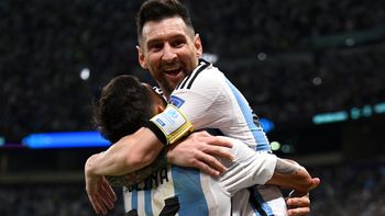 De penal, Lionel Messi puso el 2 a 0 parcial para la Selección Argentina (Foto: FIFA). De penal, Lionel Messi puso el 2 a 0 parcial para la Selección Argentina (Foto: FIFA).