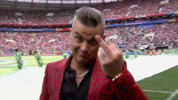 El extraño ‘fuck you’ de Robbie Williams en pleno show