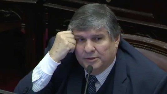 José Mayans confundió a una estrella de cine con un exfuncionario en plena sesión del Senado y su furcio se volvió viral