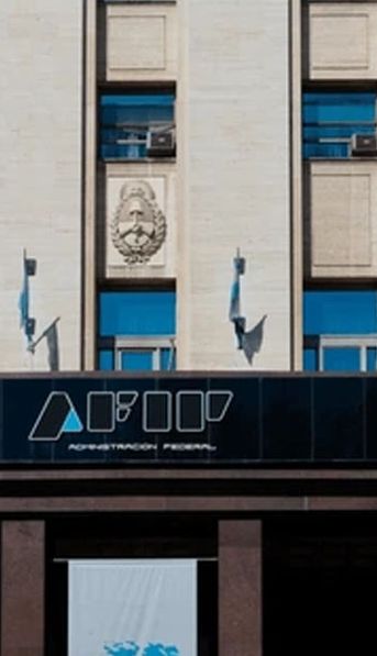 La recaudación tributaria creció 39,4% en 2025 y quedó levemente por debajo de la inflación