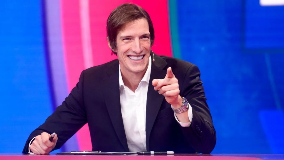 Iván de Pineda sorprende en Netflix con esta serie de culto y se convierte en el nuevo fenómeno.