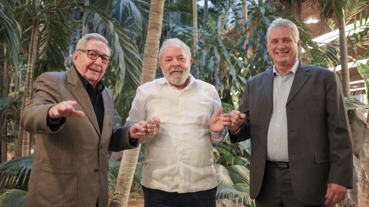 Lula Da Silva junta a Raúl Castro y el presidente cubano