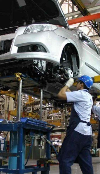 Números en baja: en mayo, cayeron la actividad industrial y se desaceleró la construcción