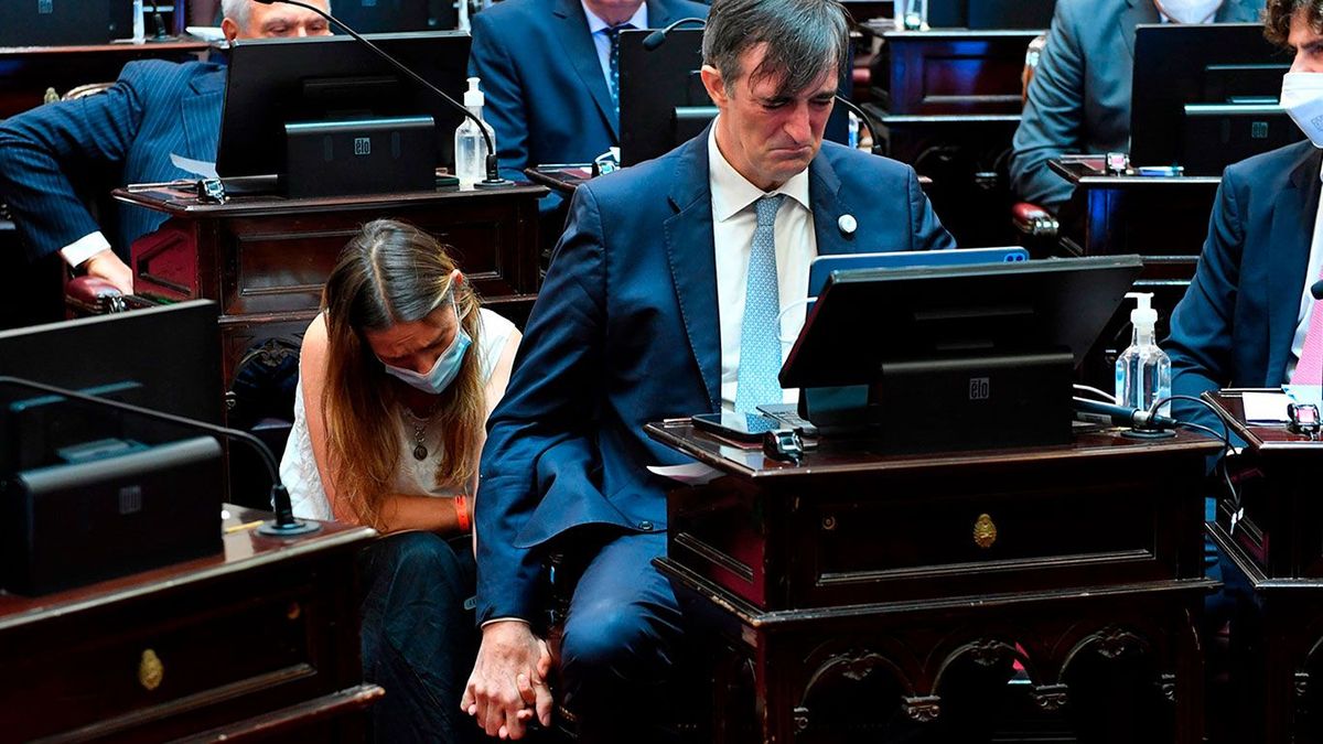 El exsenador de Juntos por el Cambio Esteban Bullrich confesó que lo que más extraña es poder abrazar a su esposa (Foto: Telam).