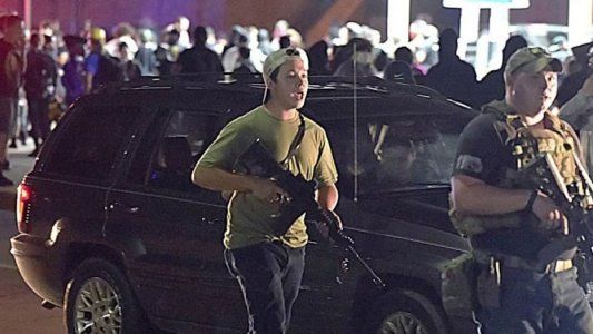 Antes de viajar a Kenosha, Trump defendió al adolescente que mató a dos personas en esa ciudad