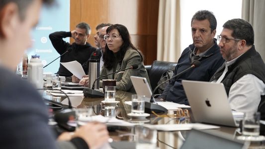 El Gobierno prepara medidas para auxiliar a diversos sectores y busca sostener el consumo