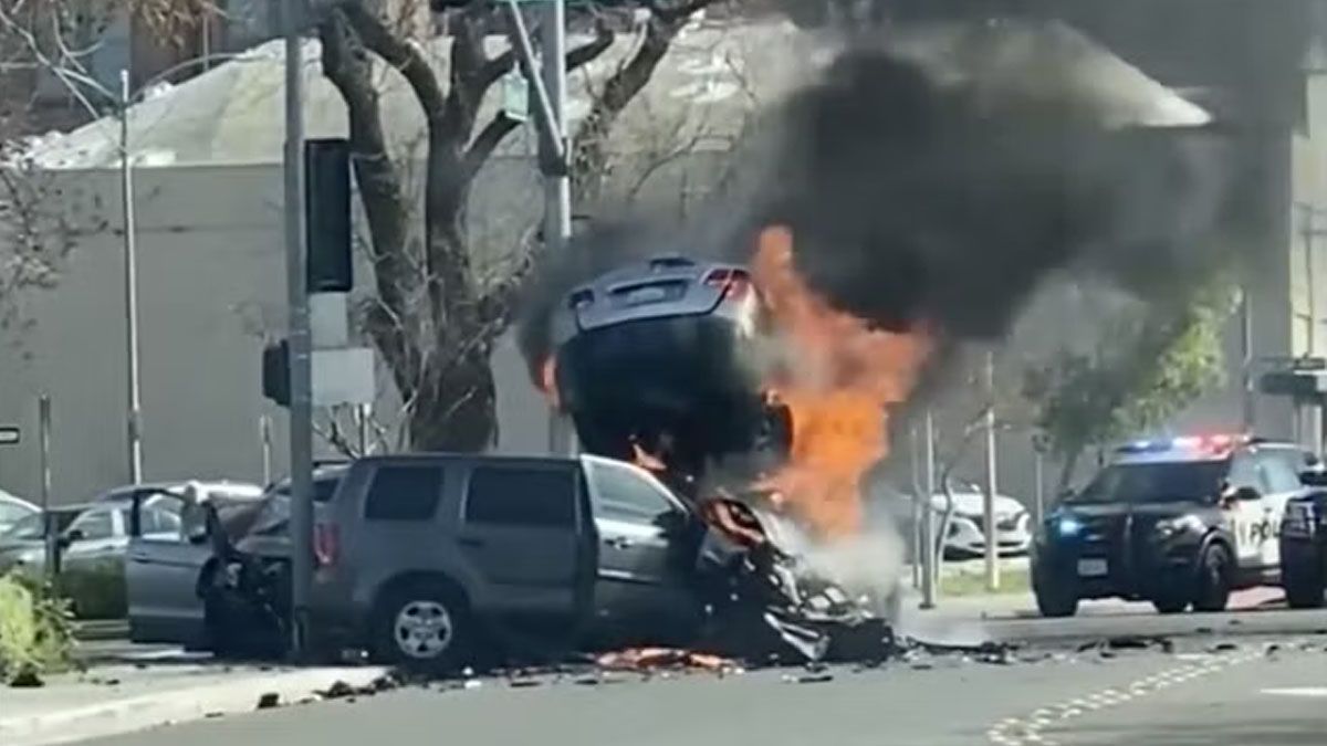Un menor de 13 años manejando un auto robado quiso escapar de la policía