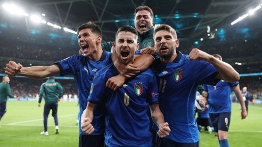 Confundieron a un jugador de Italia con un hincha y quisieron sacarlo de la cancha