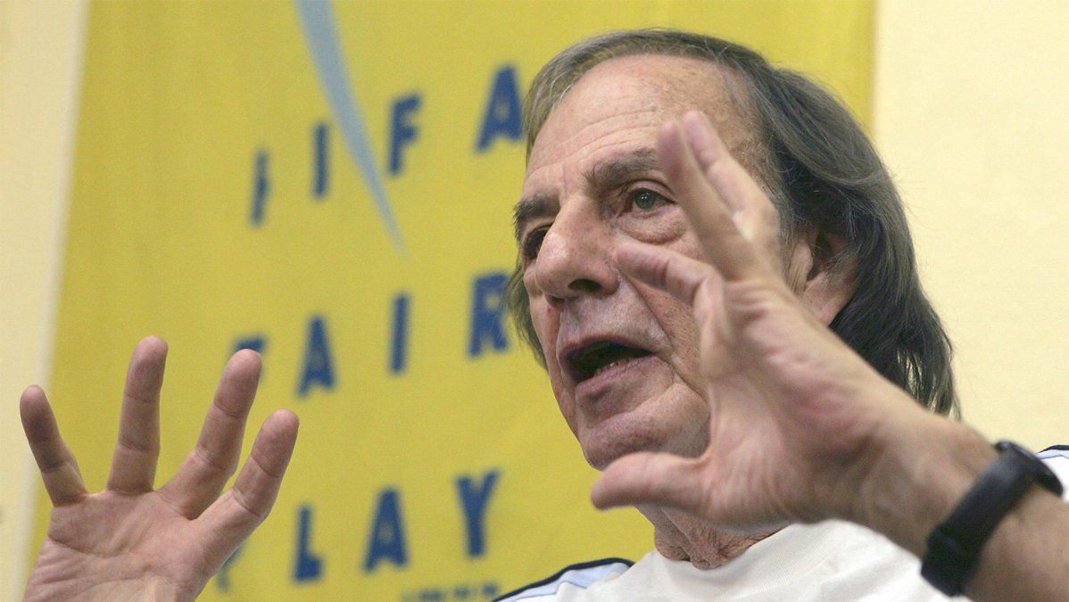 Acuerdo entre Independiente y César Luis Menotti por una antigua deuda de la gestión de Julio Comparada