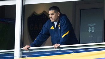 Juan Román Riquelme bajó al vestuario tras el empate de Boca con Unión y tuvo una charla privada con el plantel