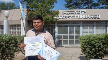 Tomás, el alumno 10: terminó la secundaria con un promedio ejemplar, trabaja de cajero y lo eligieron mejor compañero
