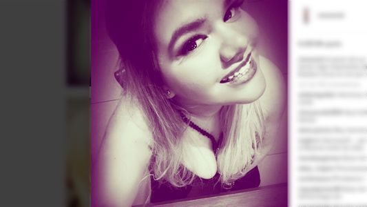 Morena Rial se tiñó de rubio platinado