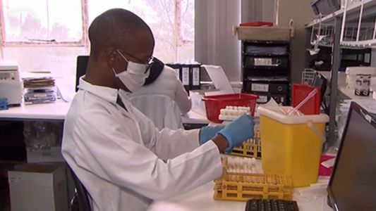 Todo lo que se sabe hasta ahora de Ómicron: qué dijo la OMS y cuán efectivas son las vacunas