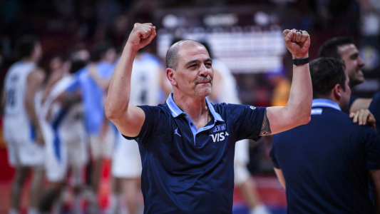 Oveja Hernández continuará al mando del seleccionado hasta los Juegos Olímpicos de Tokio 2020