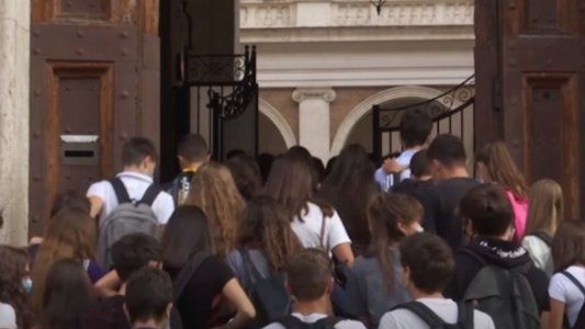 La OMS alerta sobre un próximo recrudecimiento de la pandemia en Europa, mientras Italia reabre las escuelas