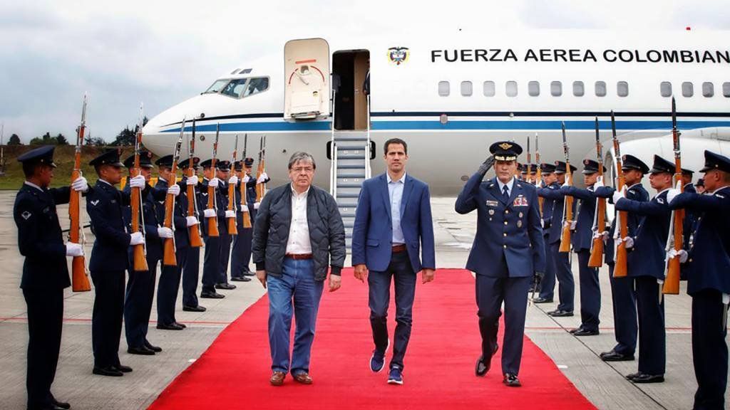 Guaidó regresa a Venezuela y convoca a una movilización el lunes a la mañana