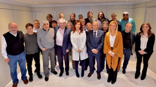 Cristina siempre en el centro: los candidatos peronistas se reunieron con el sindicalismo duro para mostrar unidad