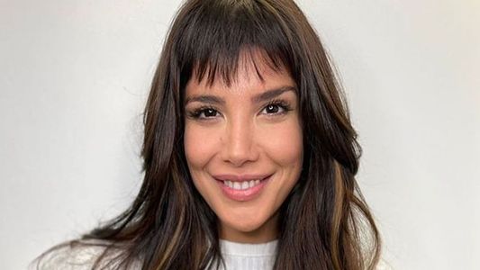 Andrea Rincón, con plumas y muy sexy: ¿imitando a Moria Casán?