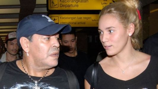 Cronista de Intrusos detenido tras la llegada de la novia de Maradona