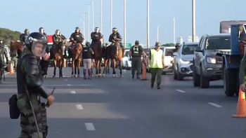 Trabajadores de Fate cortaron la Panamericana por el cierre de la fábrica