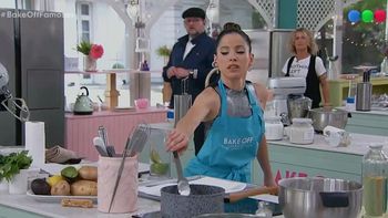 Bake Off Famosos: el inesperado accidente de Cande Molfese que dejó a Maru Botana en el piso