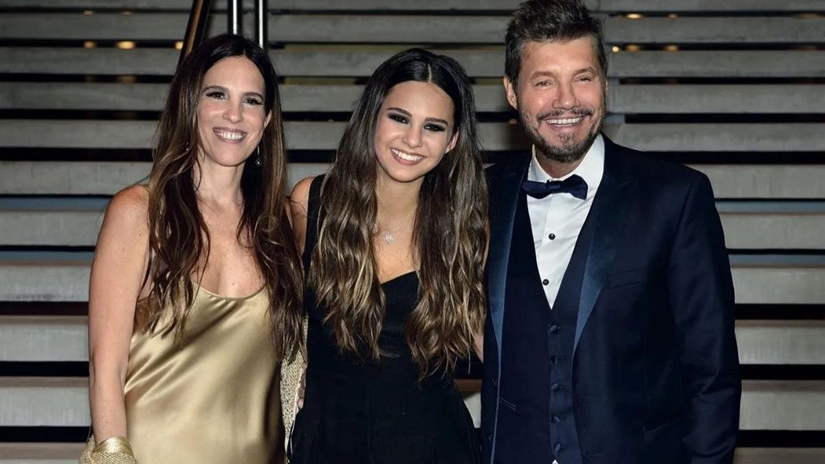 Juana Tinelli junto a sus padres, Paula Robles y Marcelo Tinelli.