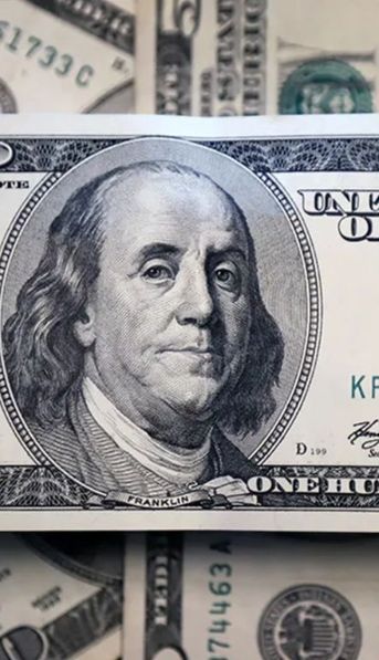 El dólar mayorista volvió a bajar, tocó un mínimo en un mes y se aleja del techo de la banda
