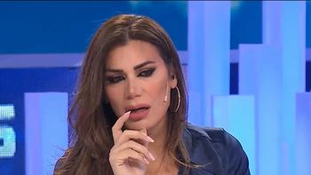 Flor de la V se quebró en vivo tras recibir una señal de su mamá