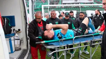 Un petardo en la cancha terminó con un partido suspendido: el dramático momento que sufrió el arquero de Nueva Chicago
