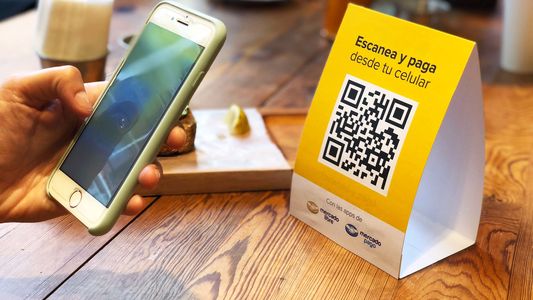 Billeteras virtuales: los pagos a través de celulares crecieron un 100%