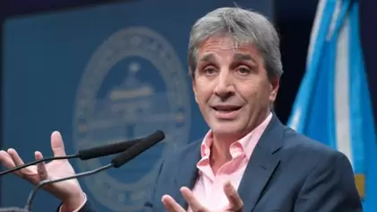 Luis Caputo negó que vaya a devalular.