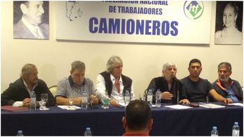 Hugo Moyano calificó de mentira la extorsión en San Nicolás y pidió un particular aumento salarial
