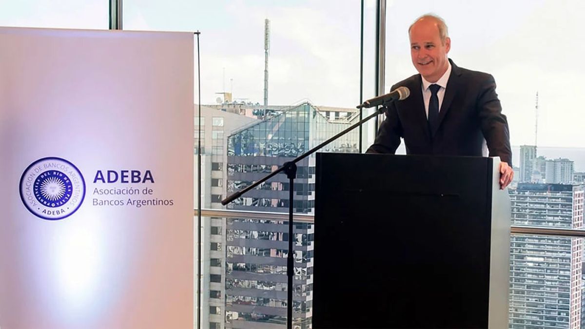 Bancos vs. Mercado Pago: Bolzico volvió a cruzar a Mercado Libre y Galperin por la competitividad en pagos digitales y aprovechó para pedirle al Gobierno por el sistema de pago de transporte con la SUBE. (Foto ADEBA)&nbsp;