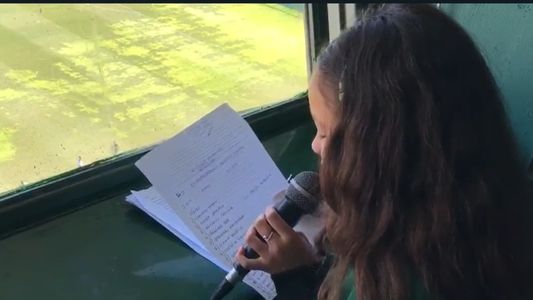 Día de la Mujer Trabajadora: una niña fue la voz del estadio de Ferro
