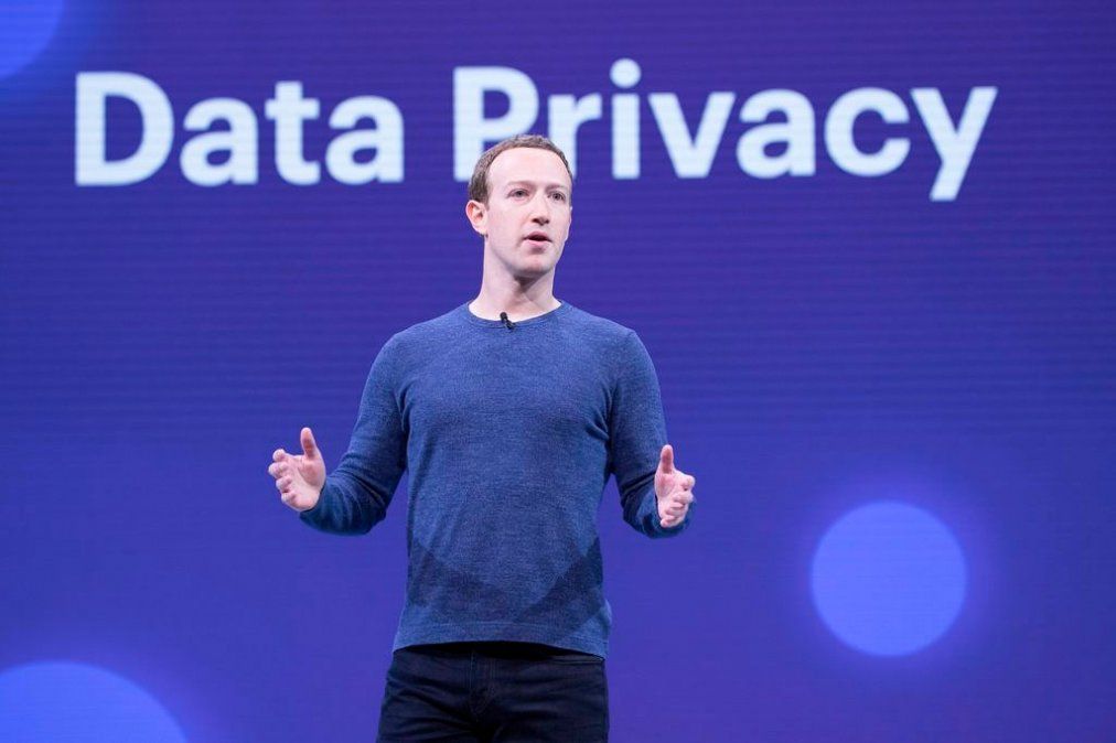 Otra filtración de documentos complica a Facebook por el manejo de datos
