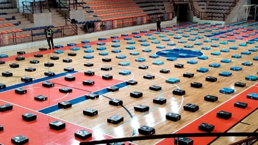 Un camión embistió un puesto de gendarmería, lo persiguieron y encontraron más de 8 toneladas de marihuana