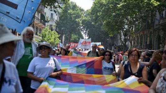 Masiva protesta en la Plaza de Mayo en repudio al golpe de Estado en Bolvia