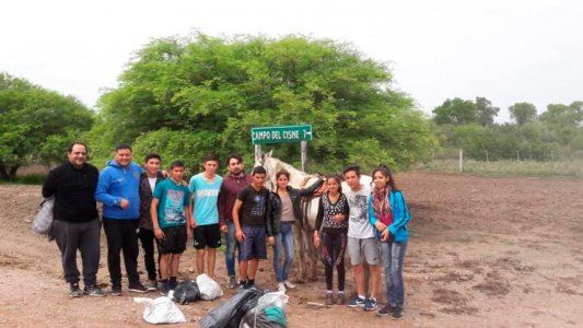 Santiago del Estero: alumnos hicieron 25 kilómetros a caballo para llegar a una feria de ciencias