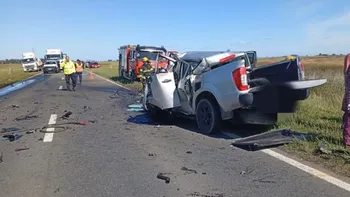 Tragedia en la Ruta 5: una camioneta chocó de frente con un camión cargado de gas