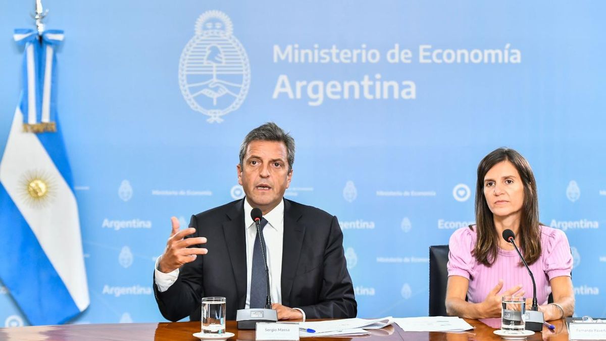 Sergio Massa y Fernanda Raverta anunciaron la ampliación de cobertura para las asignaciones familiares. (Foto: prensa)