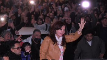 Militantes volvieron a acampar en la casa de Cristina Kirchner y el Gobierno porteño denuncia incumplimiento del acuerdo