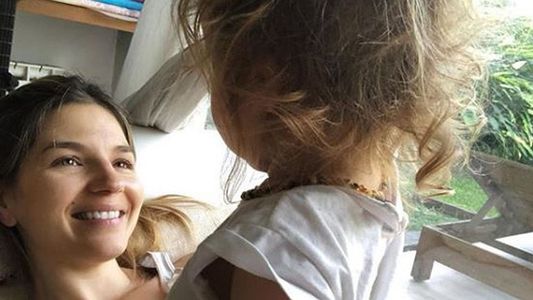 Marcela Kloosterboer mostró la carita de su hija por primera vez: Todo el festejo planeado se pospuso