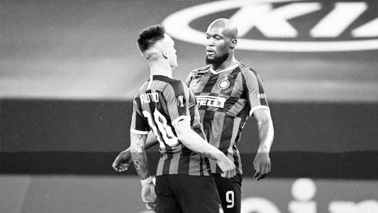 Inamovible: Lukaku se llevó puesto a su marcador y guió a Inter a la clasificación en la Europa League