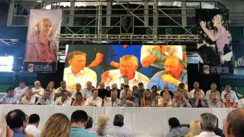 Sin eufemismos, el PJ convocó a Massa a sumarse a un frente único