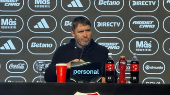 El picante cruce de Coudet con un periodista tras la victoria de River: Soy respetuoso pero no...