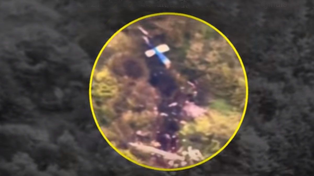 Una de las primeras im&aacute;genes de los restos del helic&oacute;ptero en el que viajaba el presidente iran&iacute; (Foto: captura de TV).