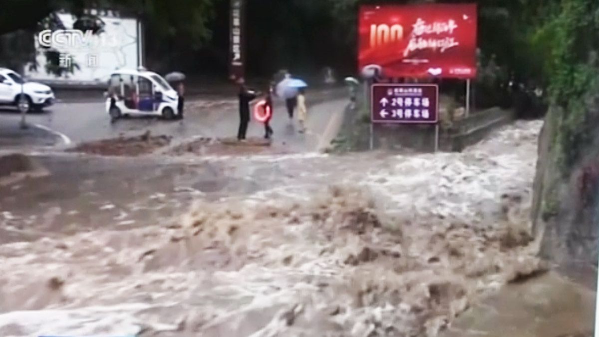 Dramáticas inundaciones en el centro de China (Foto: AP y CCTV)