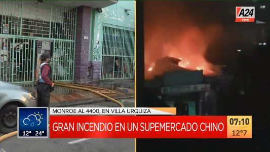 Impresionante incendio en un súper chino de Villa Urquiza