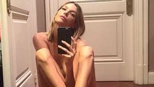 El desnudo total de Chloé Bello, ex de Gustavo Cerati