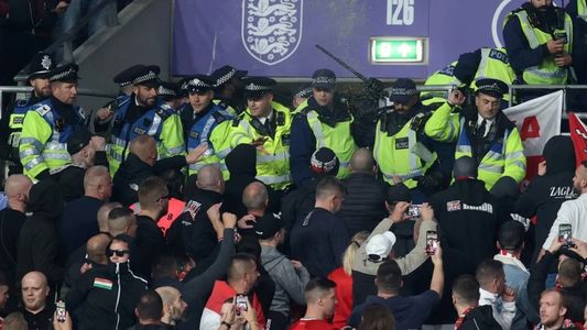 La batalla de unos barrabravas húngaros contra la policía inglesa